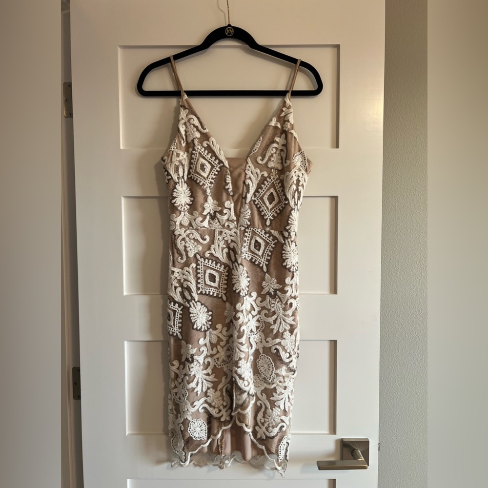 Detailed Bodycon Dress ✨ Size Small.